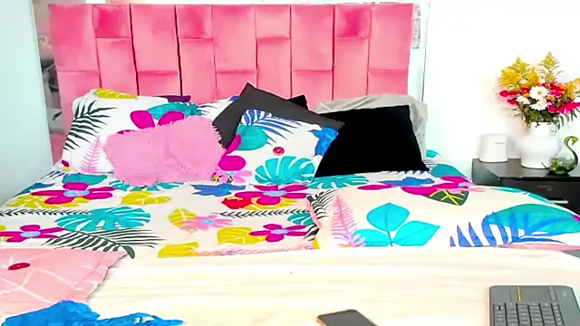 the queen aleja online show from October 31, 12:28 pm