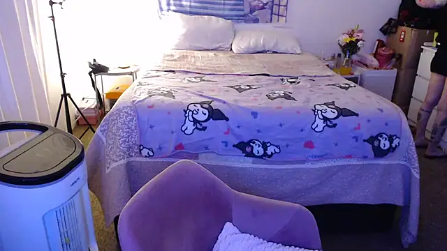 latinpetit online show from November 13, 2:43 am