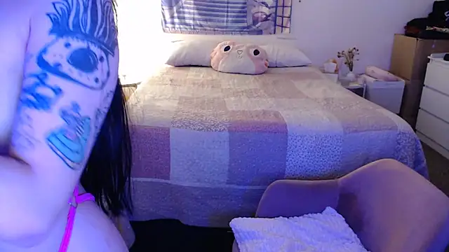 latinpetit online show from November 19, 2:11 am