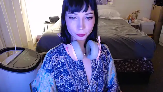 latinpetit online show from November 21, 3:16 am