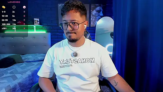 Snapshot of DaviidEvans_ chatting on July 2, 4:02 pm DaviidEvans online show from July 2, 4:02 pm