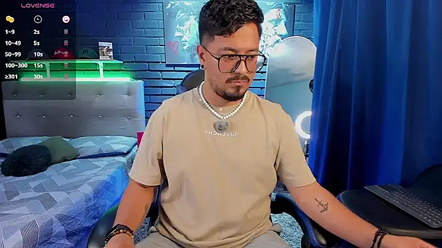 Snapshot of DaviidEvans_ chatting on July 5, 11:12 pm DaviidEvans online show from July 5, 11:12 pm