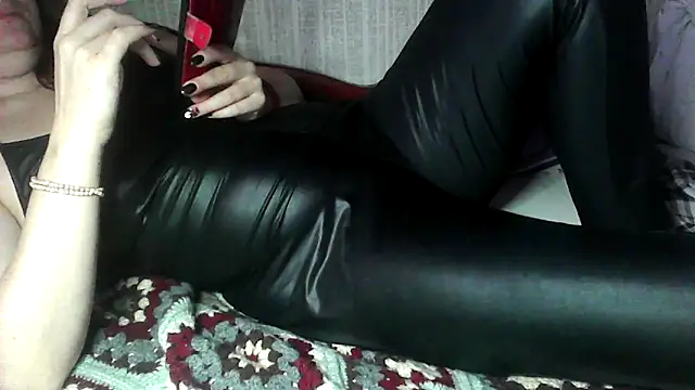 Alma Evelynne online show from December 17, 9:48 am