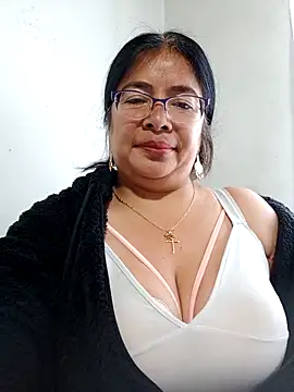 Snapshot of __valentina18 chatting on February 20, 1:08 pm   valentina18 online show from February 20, 1:08 pm