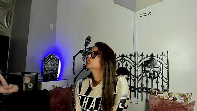 Snapshot of beauti_wild25 chatting on October 6, 7:11 pm beauti wild25 online show from October 6, 7:11 pm