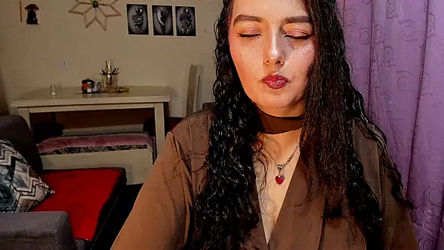 emma luxy online show from April 11, 12:04 am