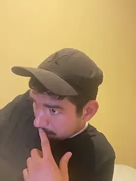 Snapshot of Tomthelong chatting on February 27, 3:36 am Tomthelong online show from February 27, 3:36 am