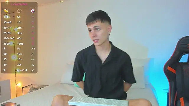 DustinLevine online show from February 26, 11:48 pm