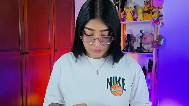 eymy-hadid online show from December 22, 9:12 pm