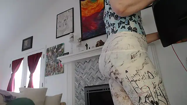 AuroraWillows online show from February 19, 8:20 pm