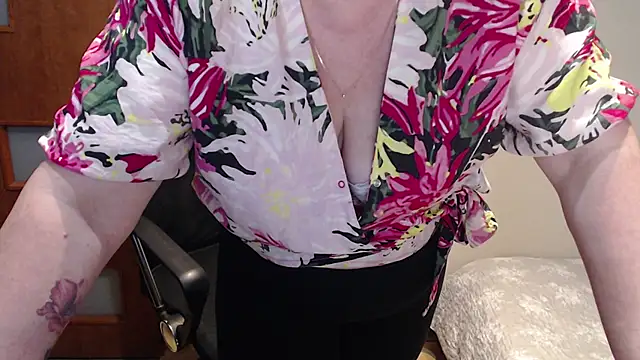 JoannaAndNeighbour online show from February 3, 11:42 am