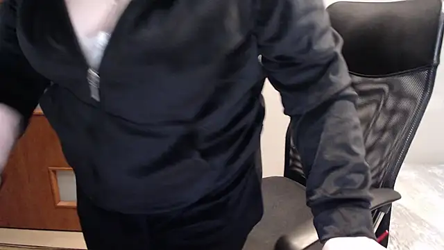 JoannaAndNeighbour online show from February 25, 6:09 pm