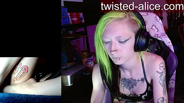 alicewonder09 online show from May 23, 6:18 am