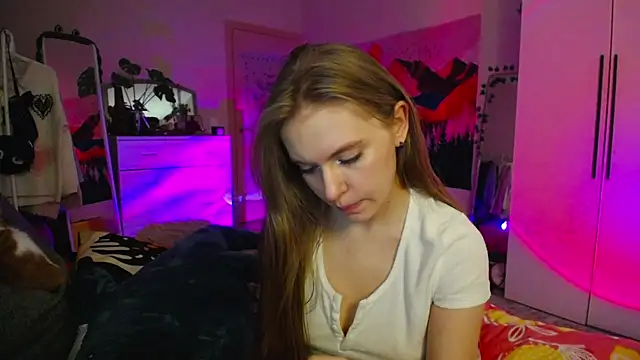 Snapshot of KittyNeon chatting on December 20, 5:29 pm KittyNeon online show from December 20, 5:29 pm