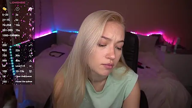 Snapshot of AmandaFiree chatting on October 5, 5:17 am AmandaFiree online show from October 5, 5:17 am