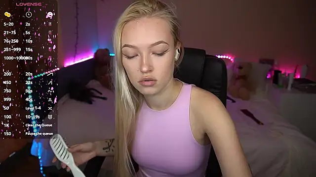 Snapshot of AmandaFiree chatting on October 11, 6:34 am AmandaFiree online show from October 11, 6:34 am