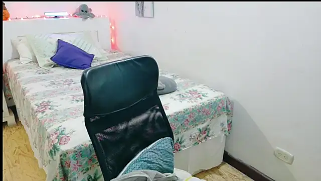 hottplay online show from March 25, 6:36 pm