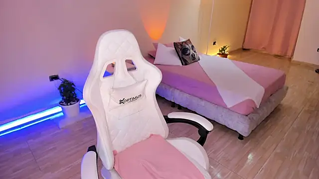 carleee winter online show from September 12, 12:00 am