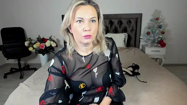 MarciaColins online show from December 20, 10:00 pm