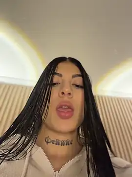 Sarasanders 4 online show from April 17, 2:14 am