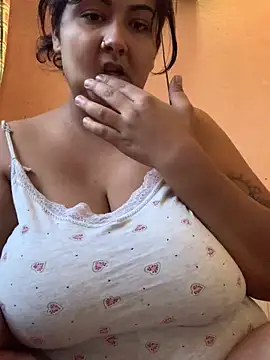 Snapshot of Madsion23 chatting on December 8, 2:52 pm Madsion23 online show from December 8, 2:52 pm