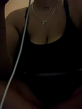 Snapshot of Madsion23 chatting on October 14, 9:15 pm Madsion23 online show from October 14, 9:15 pm