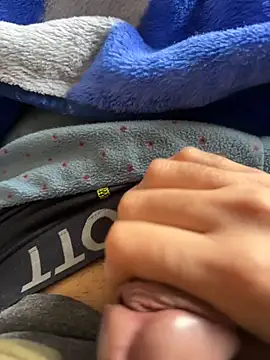 Snapshot of bigdiiiickkk chatting on January 17, 12:21 pm bigdiiiickkk online show from January 17, 12:21 pm