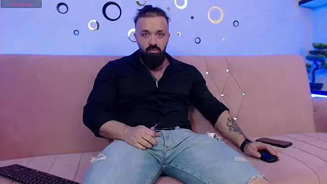 alexhunk09 online show from April 15, 11:49 pm