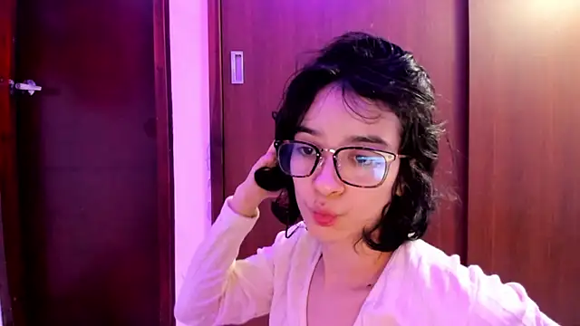 Snapshot of _Lunnaa_ chatting on January 1, 6:05 am Lunnaa online show from January 1, 6:05 am