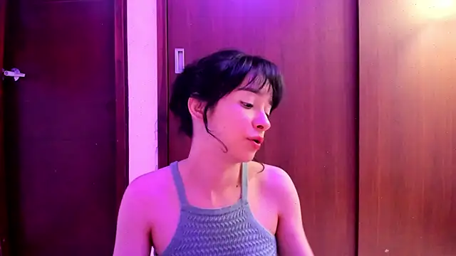 Snapshot of _Lunnaa_ chatting on March 2, 2:19 am Lunnaa online show from March 2, 2:19 am