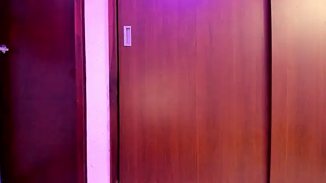 Snapshot of _Lunnaa_ chatting on March 17, 1:24 am Lunnaa online show from March 17, 1:24 am