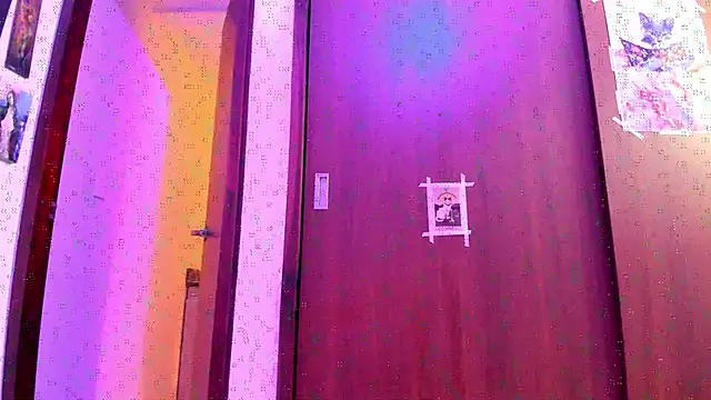 Snapshot of _Lunnaa_ chatting on October 18, 11:05 pm Lunnaa online show from October 18, 11:05 pm