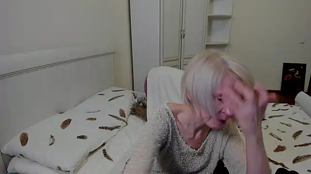 Snapshot of aminalive chatting on October 30, 7:03 pm aminalive online show from October 30, 7:03 pm