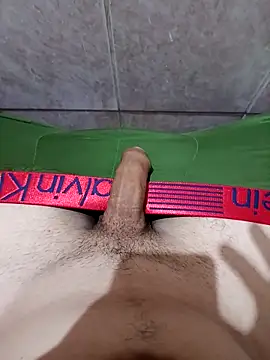 Snapshot of Draguito97 chatting on February 7, 2:48 am Draguito97 online show from February 7, 2:48 am