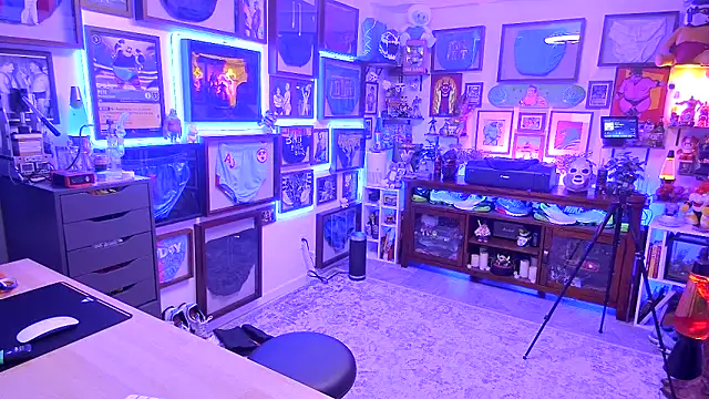 Briefs bud online show from November 30, 3:32 am