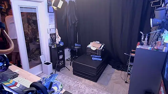 Briefs bud online show from December 19, 3:57 am