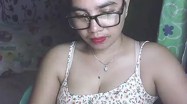 Snapshot of lovely_samxxx24 chatting on February 10, 8:20 am lovely samxxx24 online show from February 10, 8:20 am