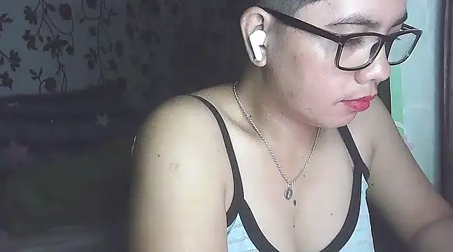 Snapshot of lovely_samxxx24 chatting on February 25, 1:09 am lovely samxxx24 online show from February 25, 1:09 am