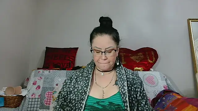 x  KHALEESI  x online show from December 21, 10:40 pm