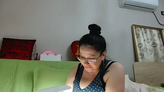 x  KHALEESI  x online show from January 24, 6:04 pm