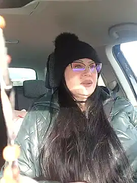 Snapshot of x__KHALEESI__x chatting on January 10, 8:49 am x KHALEESI x online show from January 10, 8:49 am