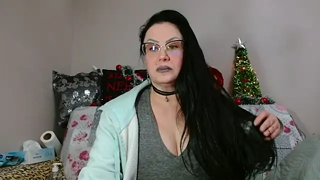 Snapshot of x__KHALEESI__x chatting on January 15, 8:12 pm x KHALEESI x online show from January 15, 8:12 pm