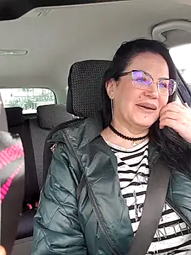 Snapshot of x__KHALEESI__x chatting on February 21, 9:21 am x KHALEESI x online show from February 21, 9:21 am