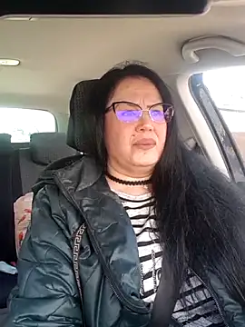 Snapshot of x__KHALEESI__x chatting on February 25, 11:20 am x KHALEESI x online show from February 25, 11:20 am