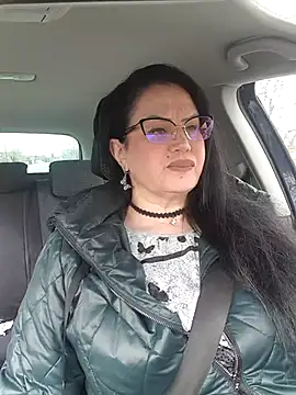 Snapshot of x__KHALEESI__x chatting on March 5, 8:54 am x KHALEESI x online show from March 5, 8:54 am