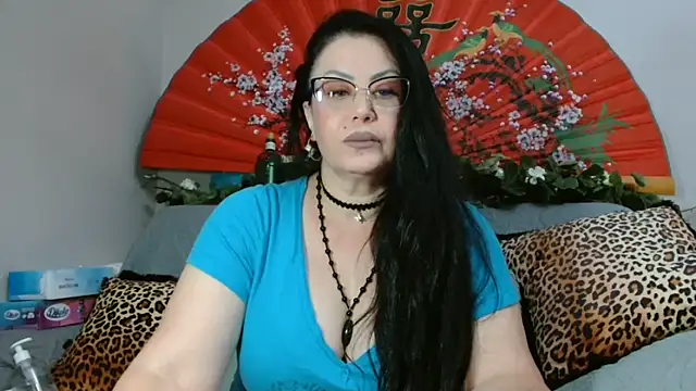 Snapshot of x__KHALEESI__x chatting on June 7, 6:44 pm x KHALEESI x online show from June 7, 6:44 pm