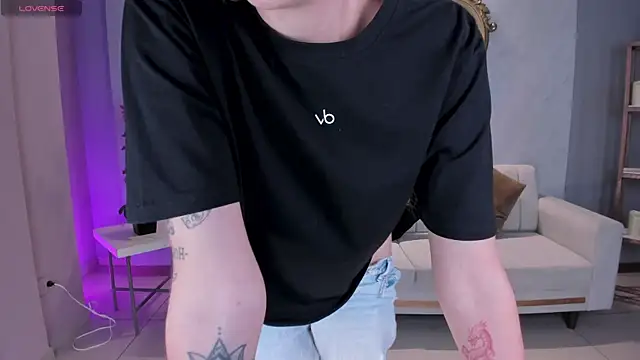 NiaHolland online show from December 16, 7:08 pm