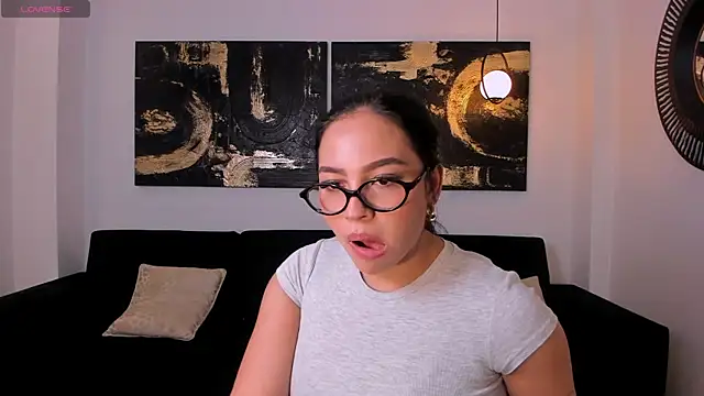 MollyJones  online show from July 14, 7:30 pm