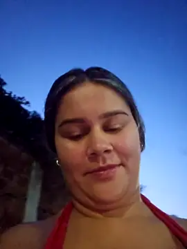 Snapshot of sweet_lucia chatting on January 8, 3:50 pm sweet lucia online show from January 8, 3:50 pm