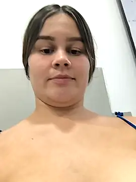 Snapshot of sweet_lucia chatting on January 17, 1:04 am sweet lucia online show from January 17, 1:04 am